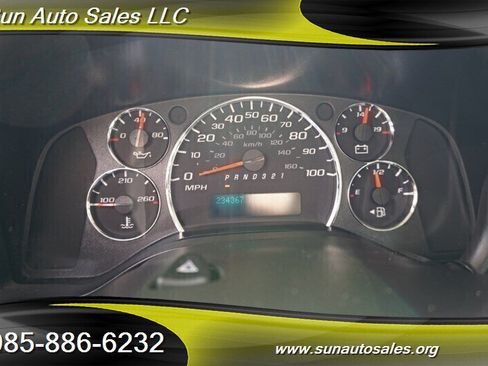 Used 2010 Chevrolet Express 1500 RWD image 26