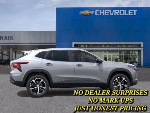 New 2026 Chevrolet Trax RS FWD image 5