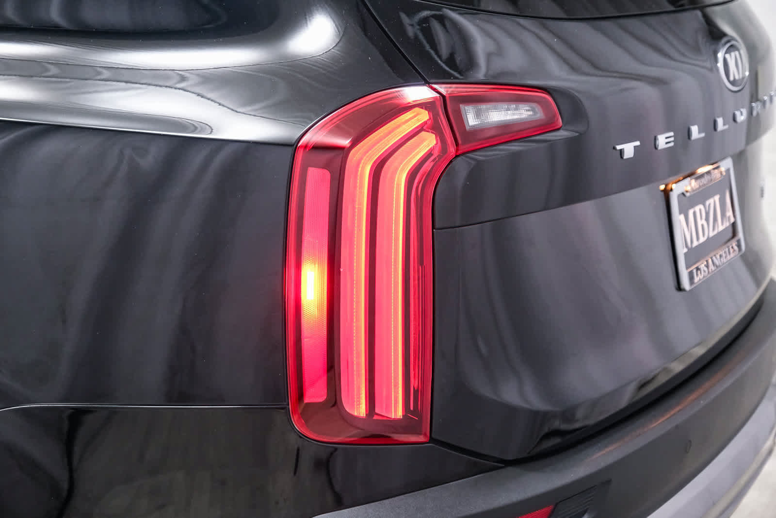 Used 2020 Kia Telluride EX w/ EX Premium Package FWD image 5