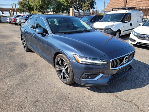 Used 2022 Volvo S60 B5 Inscription w/ Advanced Package image 2