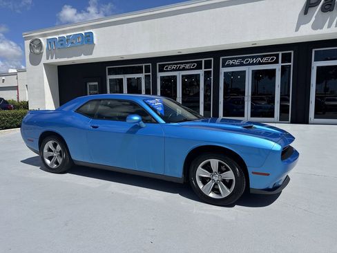 Used 2019 Dodge Challenger SXT RWD image 6