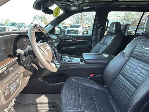 Certified 2024 Cadillac Escalade ESV Premium Luxury Platinum w/ Heavy-Duty Trailer Package image 22