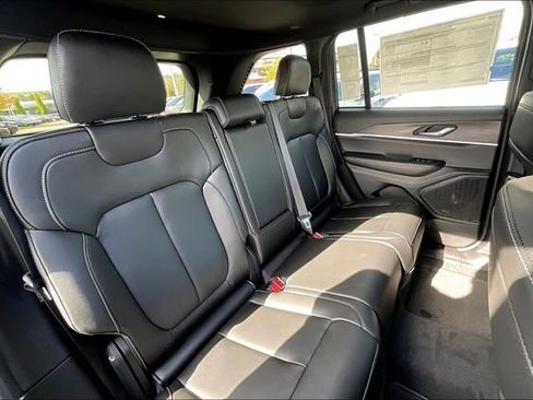 New 2025 Jeep Grand Cherokee Limited w/ Black Appearance Package image 24