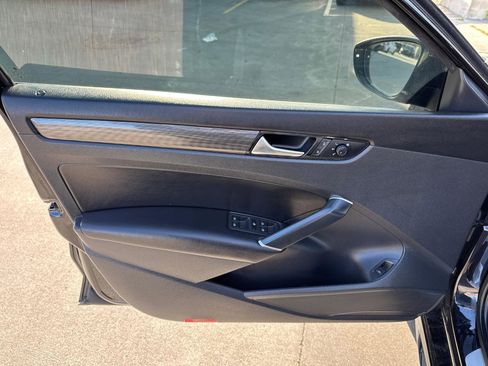 Used 2020 Volkswagen Passat 2.0T R-Line image 11