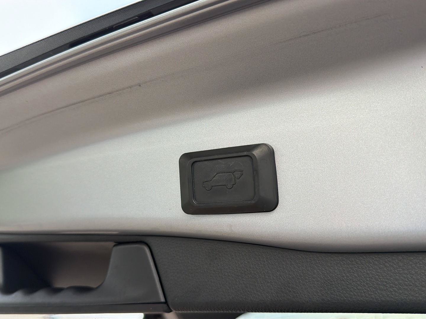 Used 2019 Toyota RAV4 XLE Premium w/ Cold Weather Package FWD image 14