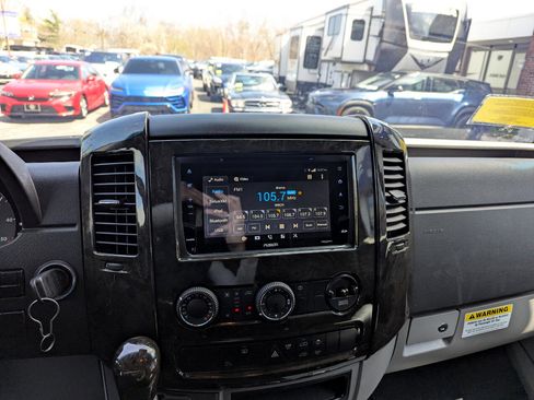 Used 2017 Mercedes-Benz Sprinter 2500 image 20