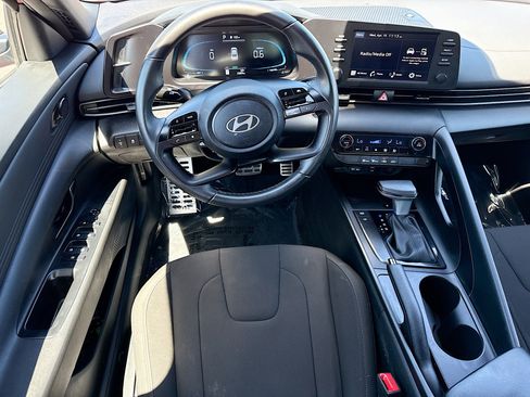 Used 2025 Hyundai Elantra Sport image 16