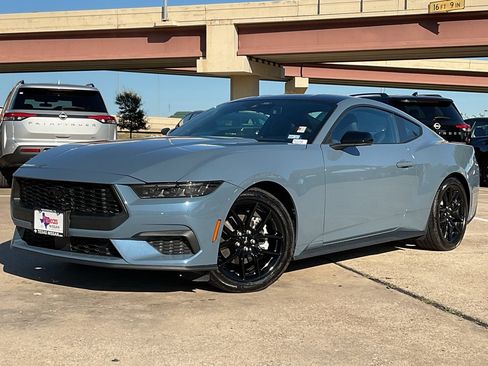 Used 2025 Ford Mustang Coupe image 2