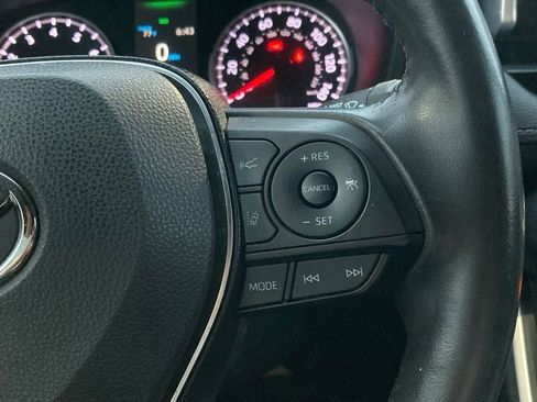 Used 2019 Toyota RAV4 XLE Premium FWD image 16