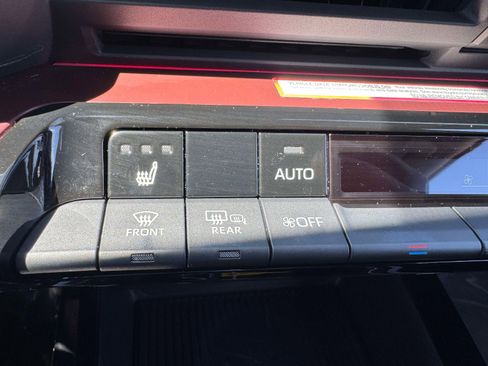 Used 2024 Toyota Prius Prime FWD image 30