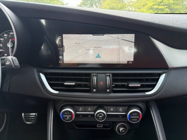 Used 2023 Alfa Romeo Giulia Veloce RWD image 18