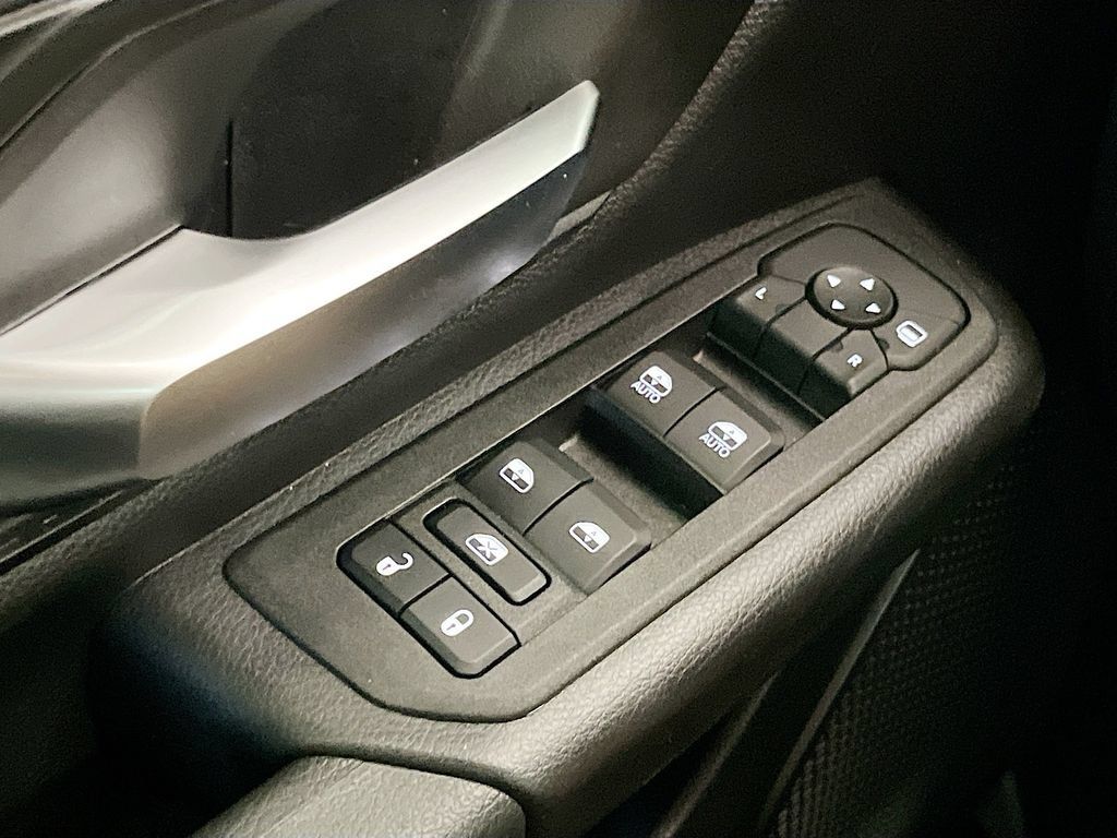 Used 2025 RAM 1500 Warlock AWD/4WD image 17