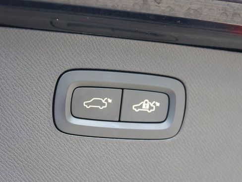 Used 2021 Volvo XC90 T5 Momentum w/ Protection Package Premier image 10