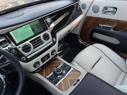 Used 2014 Rolls-Royce Wraith image 16
