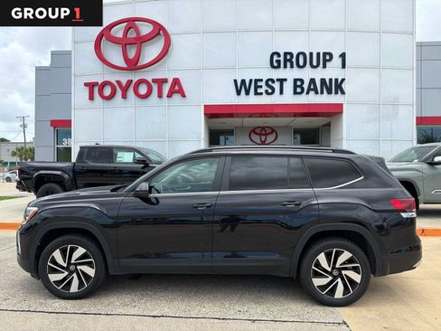 Used 2025 Volkswagen Atlas SE FWD image 1