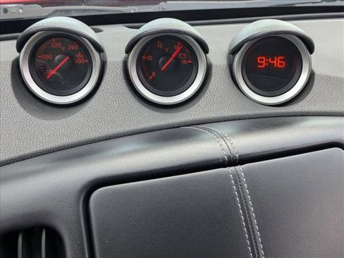 Used 2011 Nissan 370Z Roadster image 14