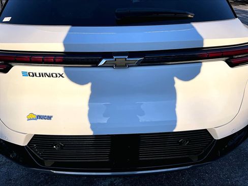 Used 2025 Chevrolet Equinox EV LT image 33