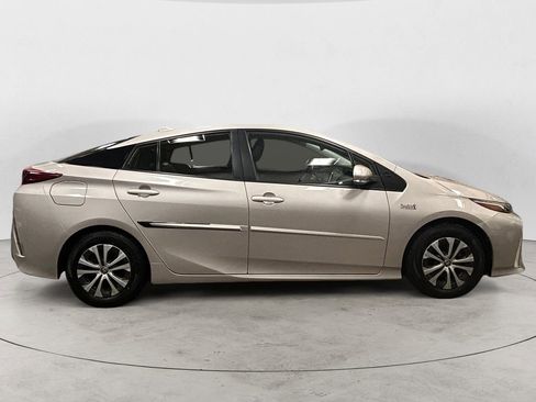 Used 2021 Toyota Prius Prime XLE image 6