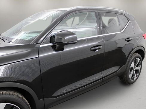 Certified 2025 Volvo XC40 B5 Plus w/ Protection Package Premier image 10