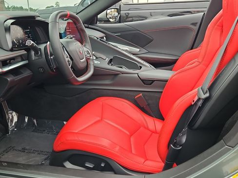 Used 2024 Chevrolet Corvette Stingray Convertible w/ Z51 Performance Package image 11