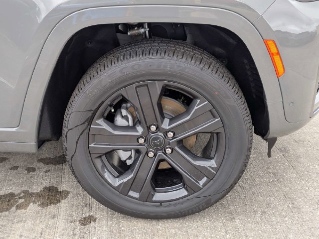 New 2027 Jeep Grand Cherokee Limited w/ Limited Altitude Package AWD/4WD image 18