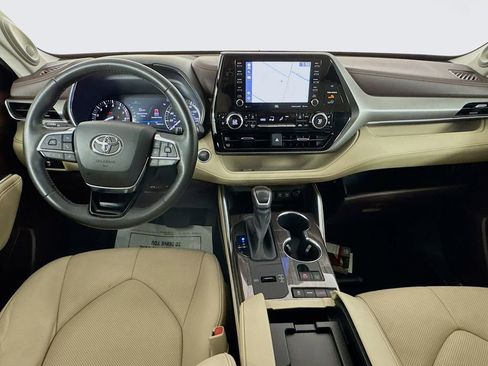 Used 2020 Toyota Highlander Limited image 26