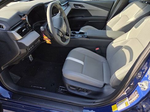 Used 2025 Toyota Camry SE FWD image 4