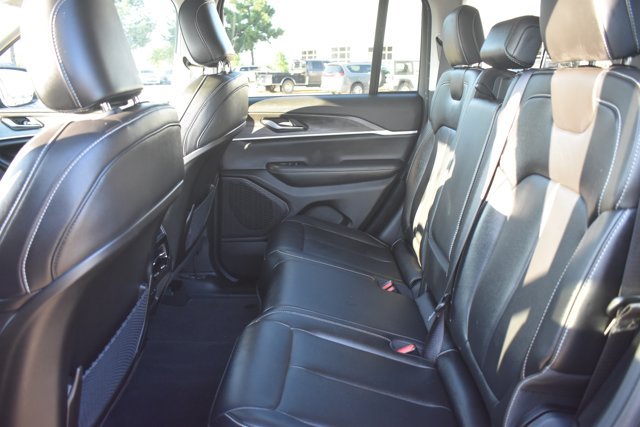 Used 2023 Jeep Grand Cherokee Limited w/ Black Appearance Package AWD/4WD image 16