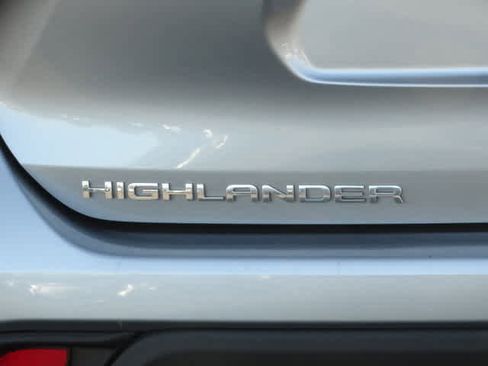Certified 2022 Toyota Highlander XLE image 9