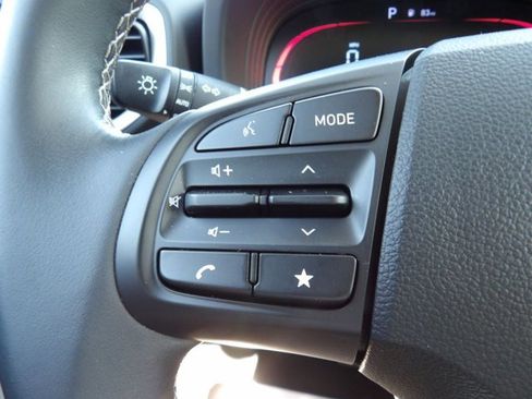 Used 2023 Hyundai Venue SEL FWD image 17
