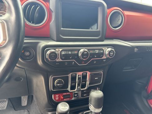 Used 2018 Jeep Wrangler Unlimited Rubicon AWD/4WD image 8