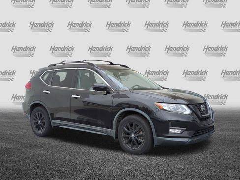Used 2018 Nissan Rogue SV w/ Premium Package image 2