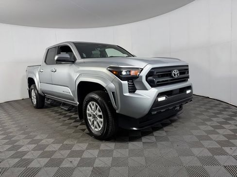 Used 2025 Toyota Tacoma SR5 AWD/4WD image 2