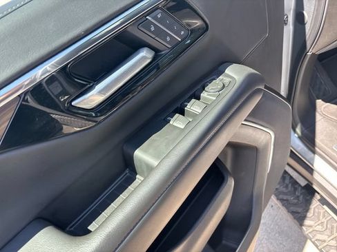 Certified 2025 Chevrolet Suburban Z71 AWD/4WD image 11