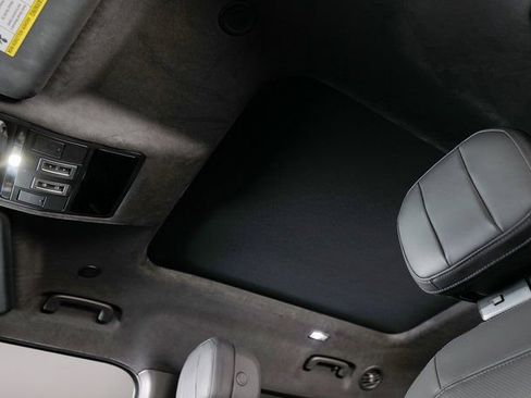 Used 2025 Land Rover Defender 130 V8 image 23