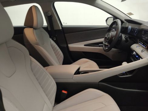 Used 2023 Hyundai Elantra Limited image 21