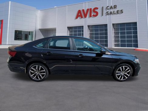 Used 2025 Volkswagen Jetta SE FWD image 5