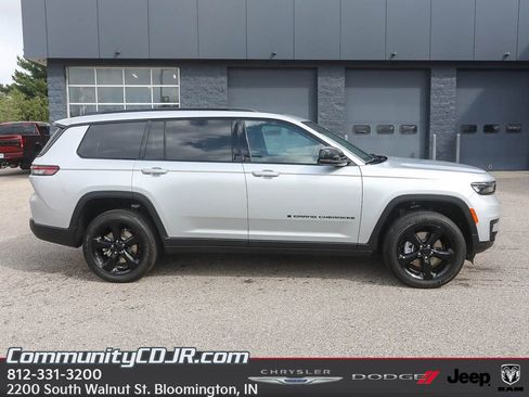 New 2025 Jeep Grand Cherokee L Altitude image 8