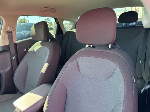 Used 2025 Kia K4 LXS image 16