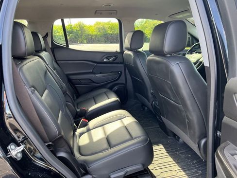 Used 2023 GMC Acadia SLT w/ Elevation Edition image 11