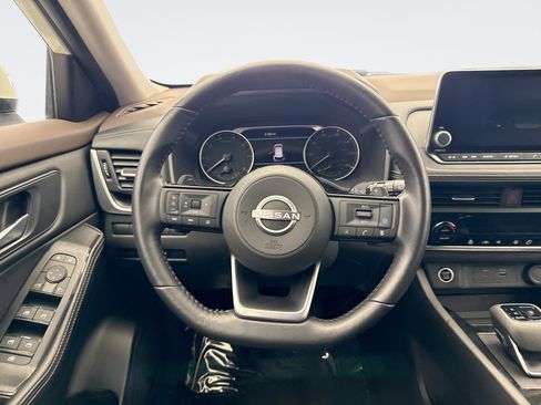 Used 2023 Nissan Rogue SV w/ SV Premium B Package image 12