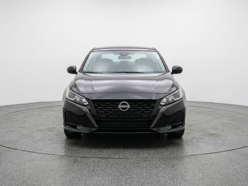 Used 2025 Nissan Altima 2.5 SV image 2