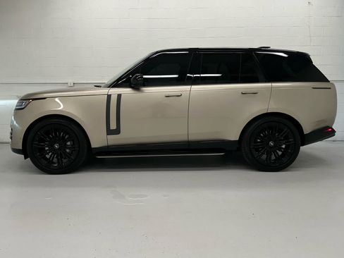 Used 2024 Land Rover Range Rover SE AWD/4WD image 3