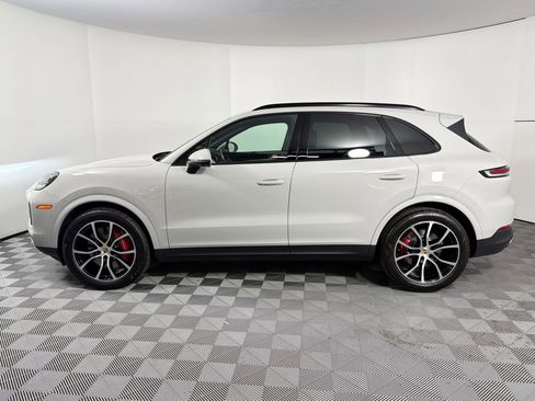 Certified 2024 Porsche Cayenne S AWD/4WD image 2