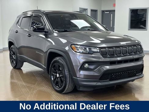 Used 2022 Jeep Compass Latitude w/ Convenience Group AWD/4WD image 3