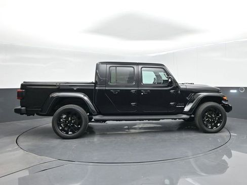 Used 2022 Jeep Gladiator Overland AWD/4WD image 9
