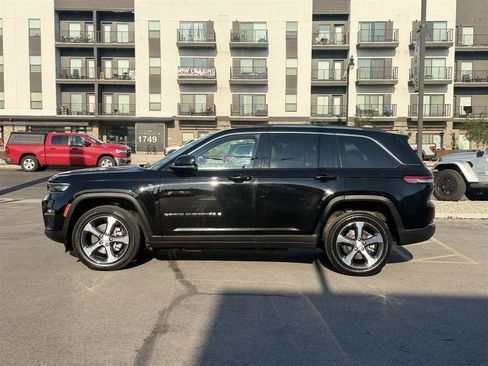 Used 2023 Jeep Grand Cherokee 4WD 4xe image 4