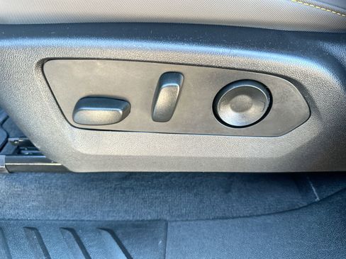 Used 2024 Chevrolet Colorado ZR2 w/ Technology Package image 12