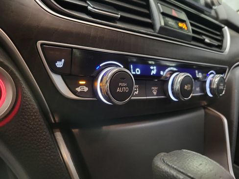 Used 2018 Honda Accord EX image 18