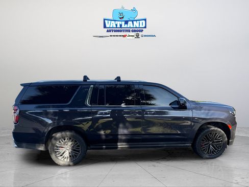 Used 2024 Chevrolet Suburban High Country AWD/4WD image 6